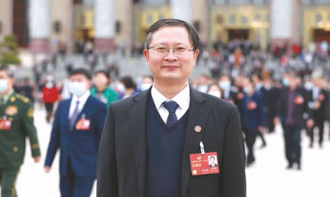 住陜?nèi)珖f(xié)委員杜海峰：提案是“走”出來的